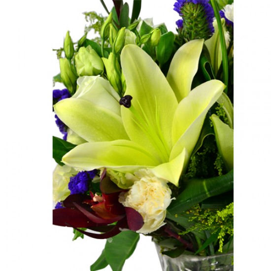 Classical Yellow Lillies arrangement in Vase